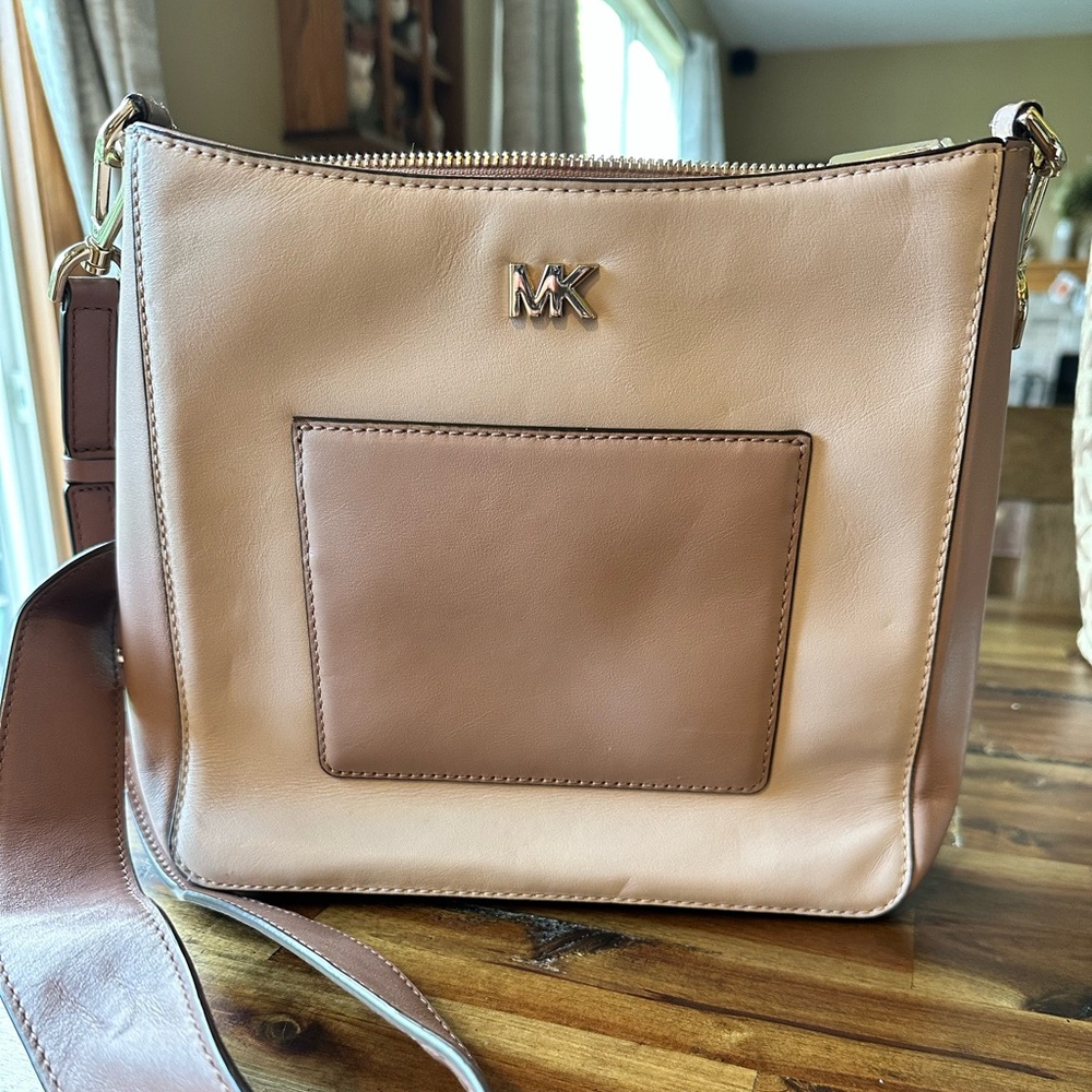 Hardly used Pink Michael Kors crossbody purse